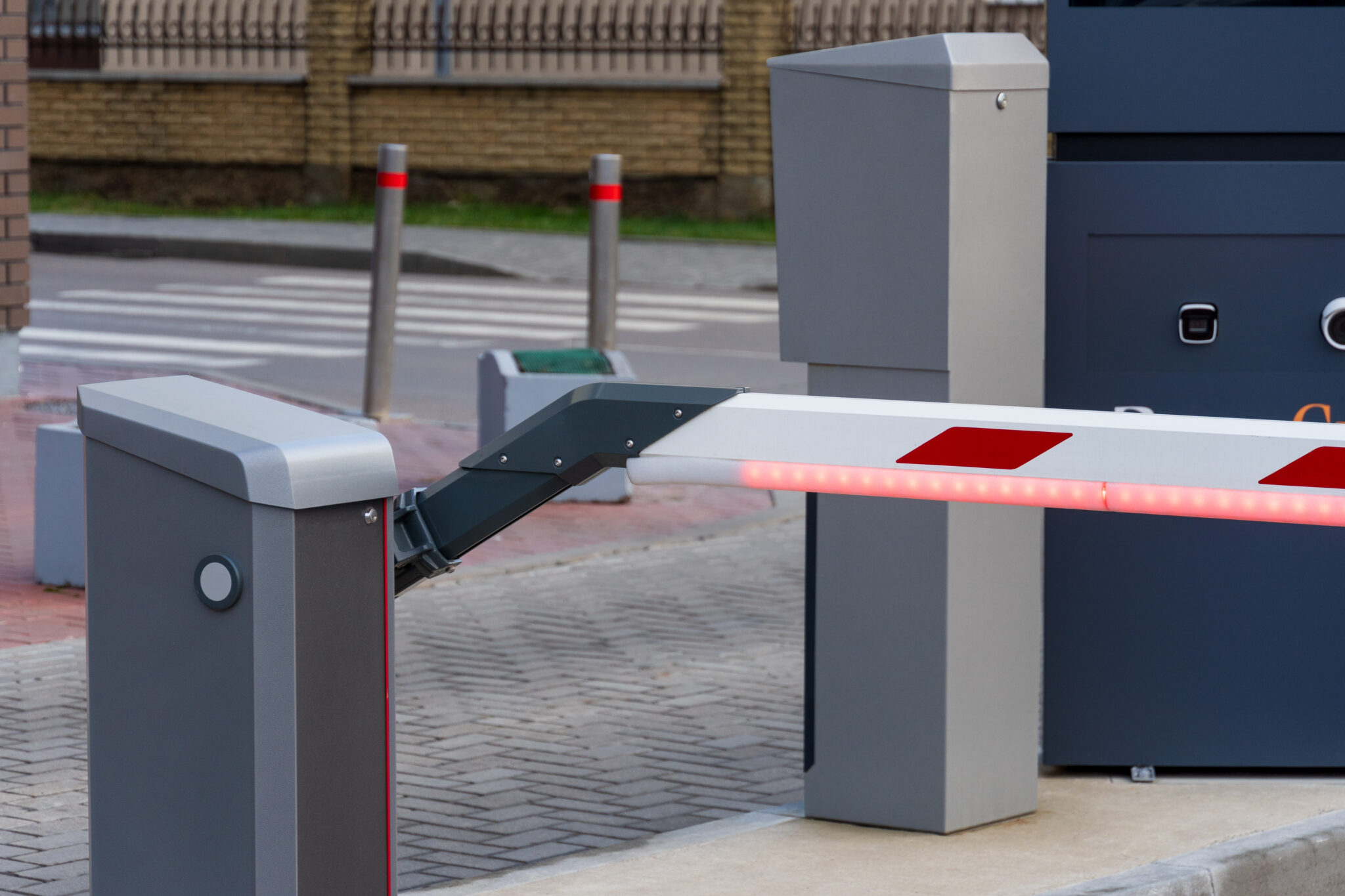 the automatic parking barrier is closed, effectively controlling access to the facility. positioned at the entrance, it enhances security and enforces boundary regulations for vehicles
